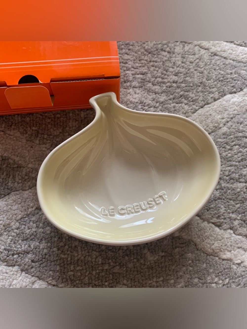 BNIB Le Creuset 13cm Small Onion Dish Dune